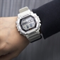 Casio GENERAL LINE 米白色十年電力金屬錶圈數位運動手錶 MWD-110H-8A