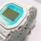 Casio G-SHOCK 5600 系列陽光沙灘搶眼反射玻璃白色數碼手錶 DW-5600TL-7
