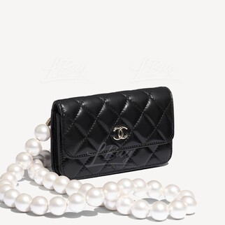 Chanel Clutch with Chain in imitation Pearls