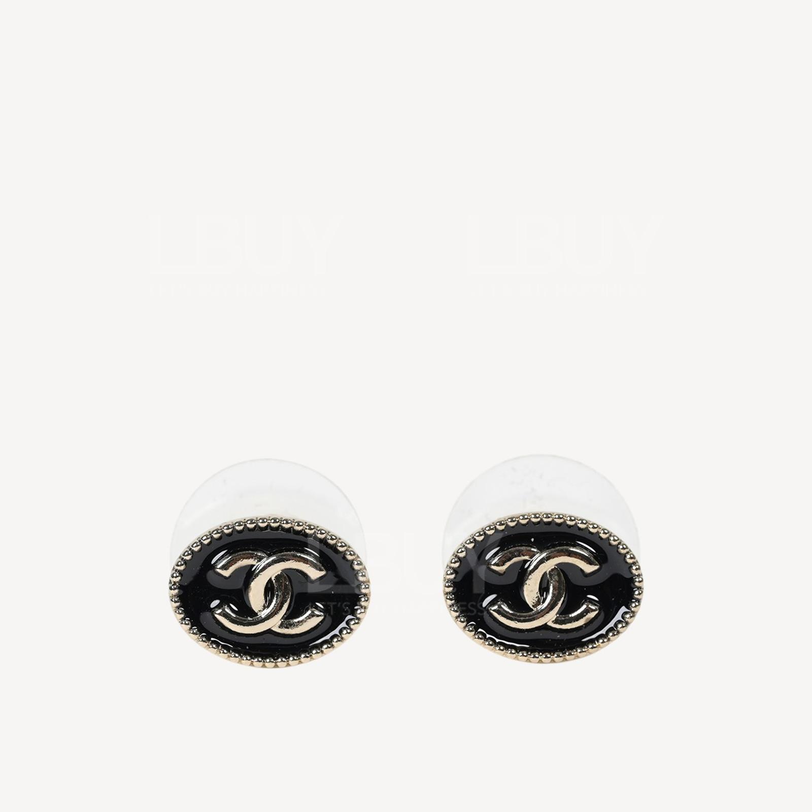 Chanel 黑金椭圆形猪鼻 CC Logo耳环 AB6466