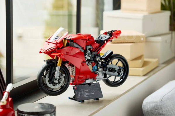 LEGO-LEGO 42202 Technic Ducati Panigale V4 S Motorcycle 18+